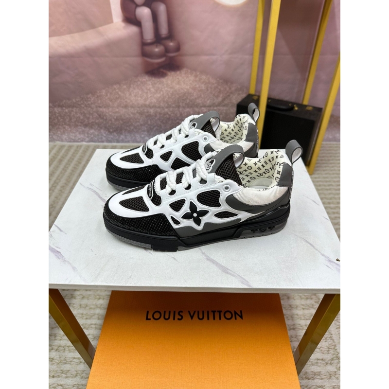 l**is V*t*n sneakers